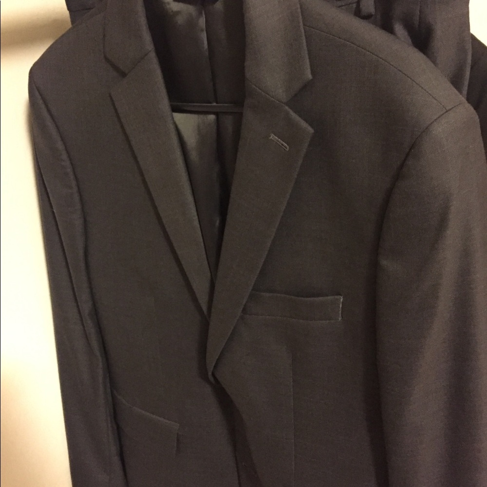 Suit, jacket + pants.